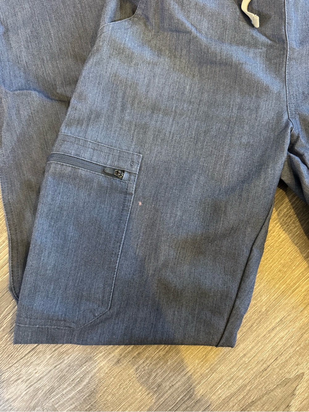 XS/S FIGS Heather Denim V-Neck Scrub Set - Picture 2 of 4